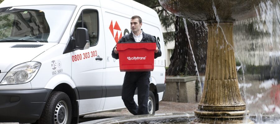 Envoyer un courrier par coursier : pourquoi et comment procéder ?